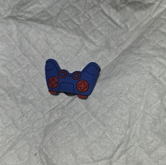 4/$8 Decorative Crocs Charm Shoe Charm - Blue Control Pad Video Game Remote - Picture 3 of 3